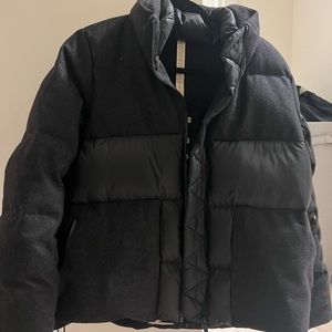 Lululemon Women’s Puffer Jacket - Black, Size 4.